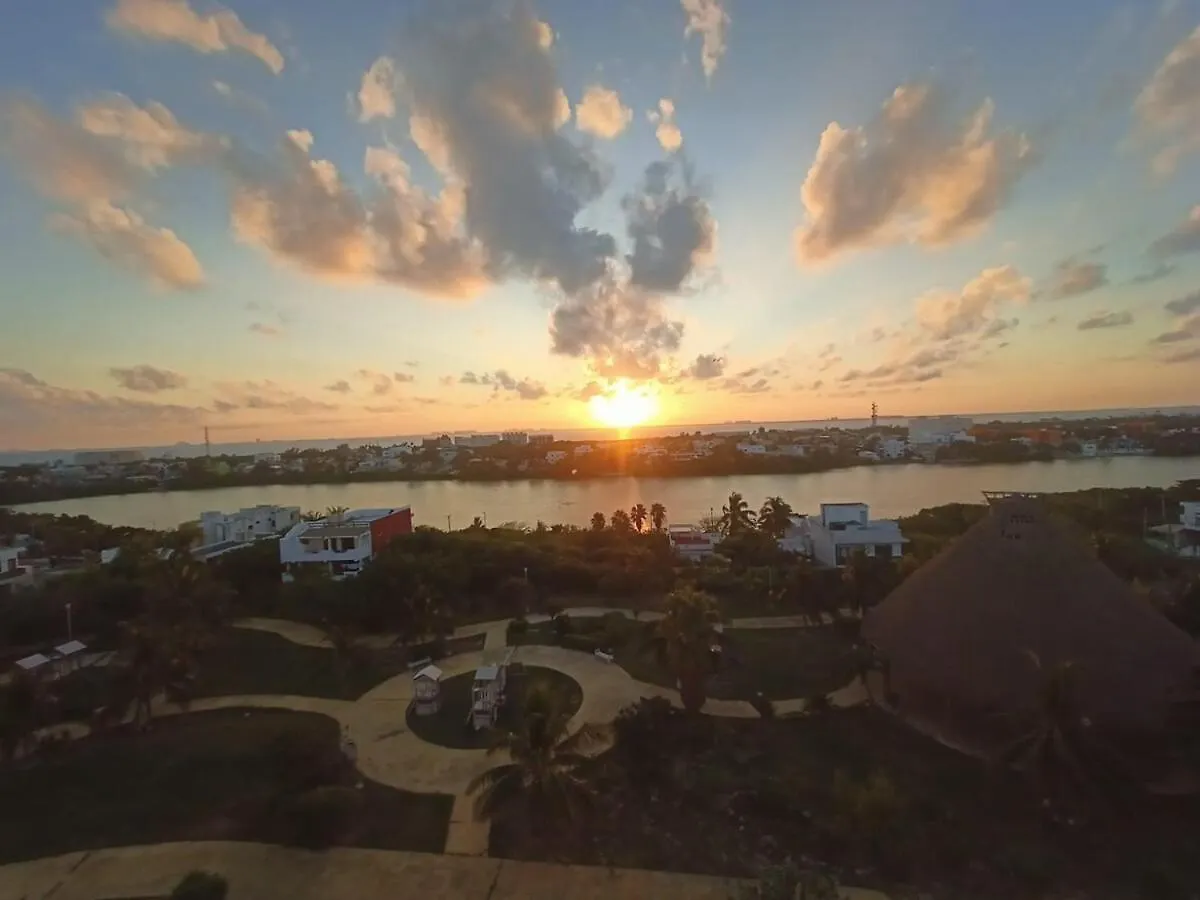 Sea-Front Villa, Isla Mujeres! Stunning Sea Views!