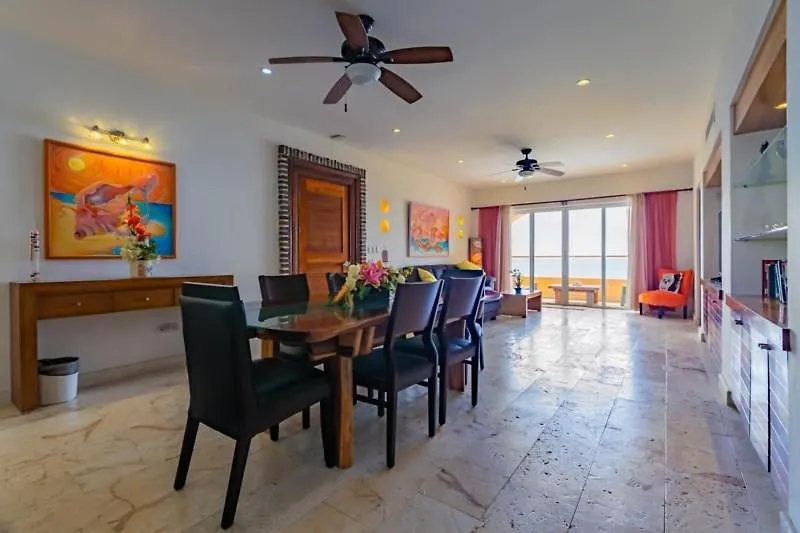 Sea-Front Villa, Isla Mujeres! Stunning Sea Views!