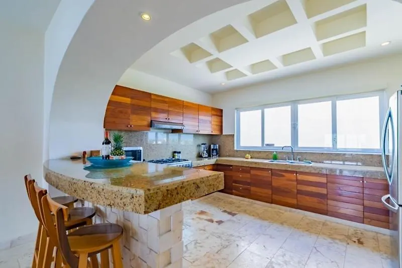 Sea-Front Villa, Isla Mujeres! Stunning Sea Views! Apartment