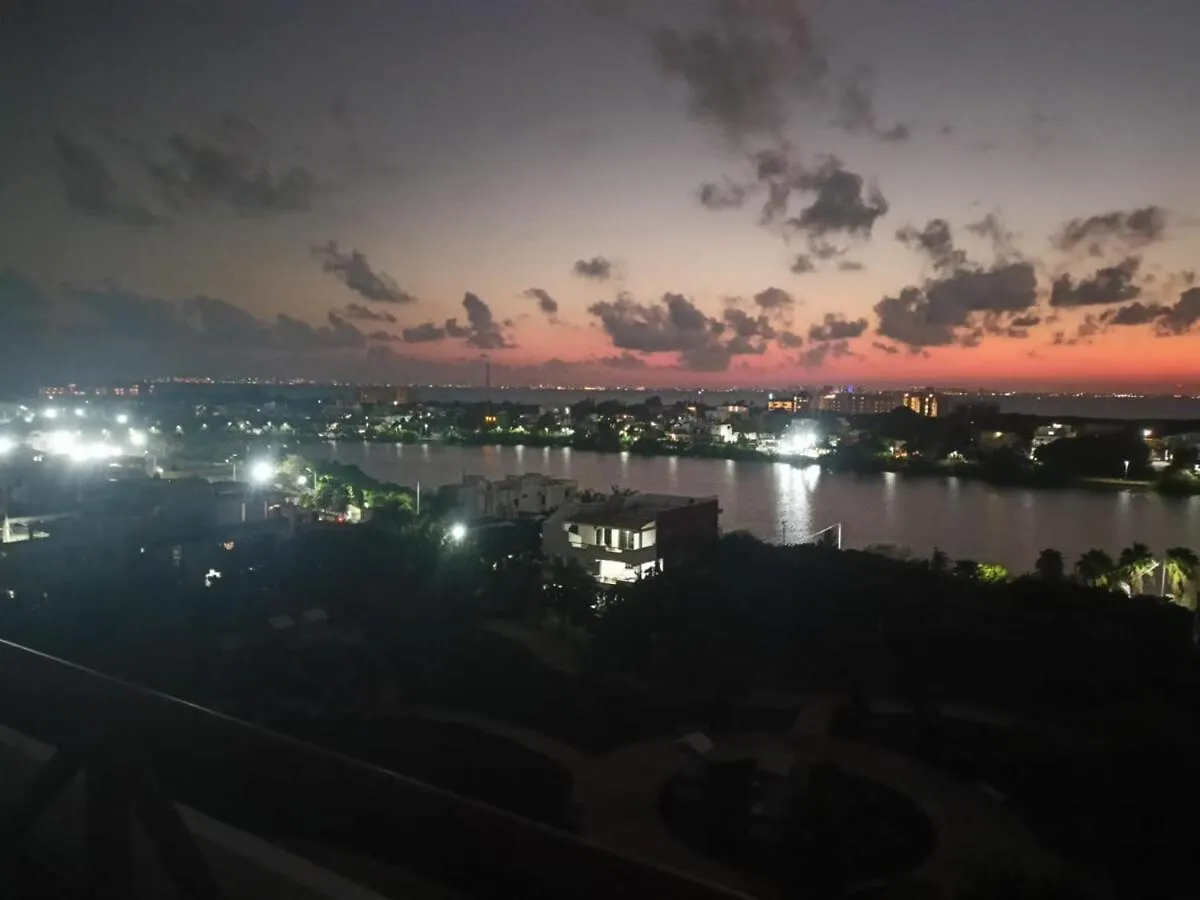 Sea-Front Villa, Isla Mujeres! Stunning Sea Views! Apartment
