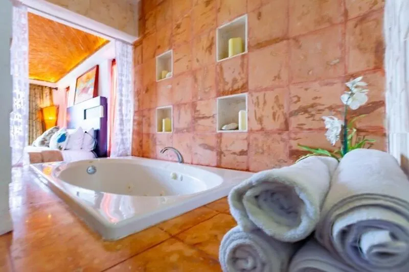 Sea-Front Villa, Isla Mujeres! Stunning Sea Views!