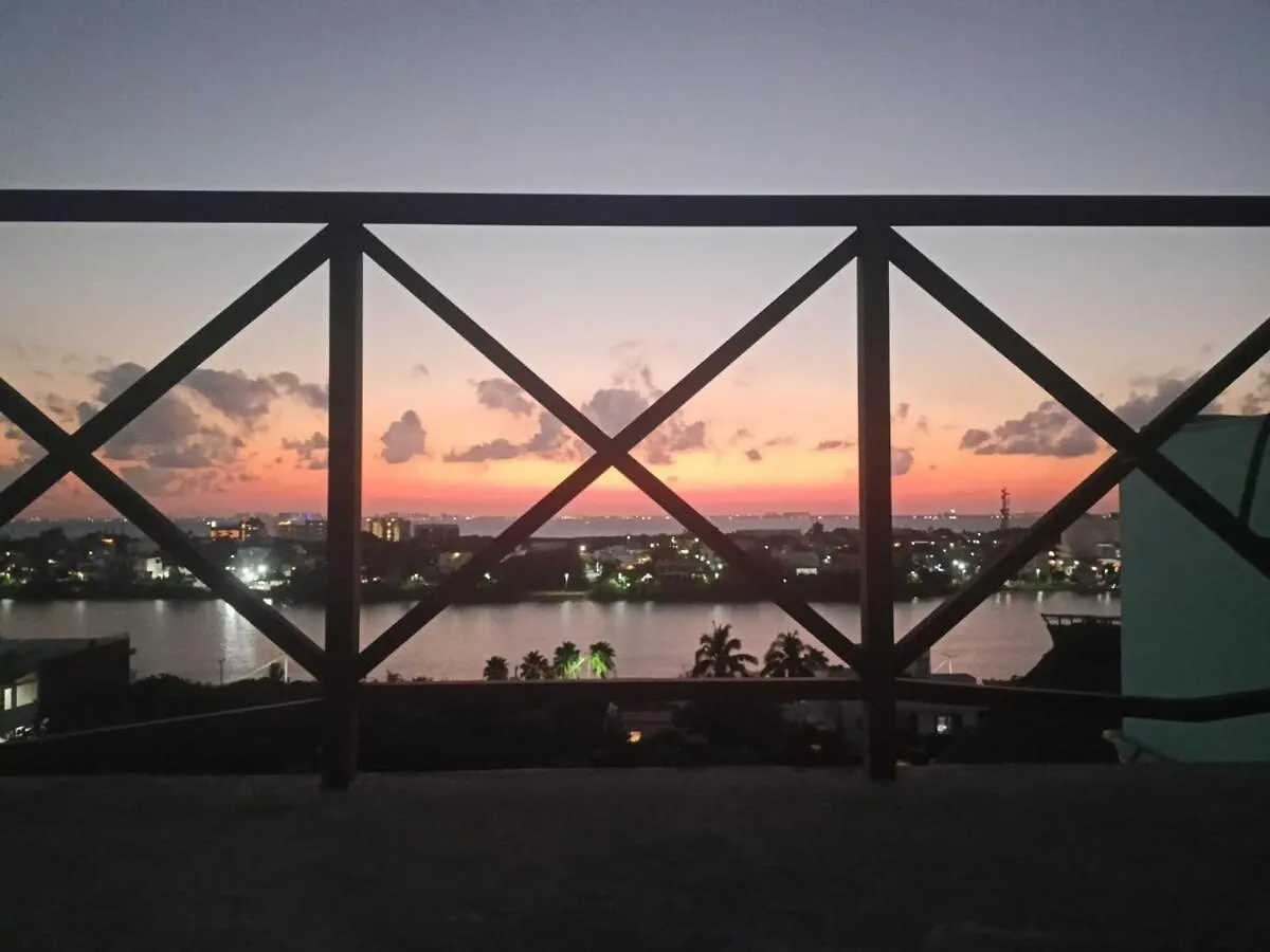 Sea-Front Villa, Isla Mujeres! Stunning Sea Views! 0*,