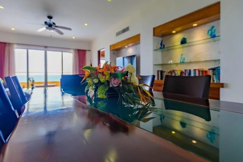 Sea-Front Villa, Isla Mujeres! Stunning Sea Views! 0*,