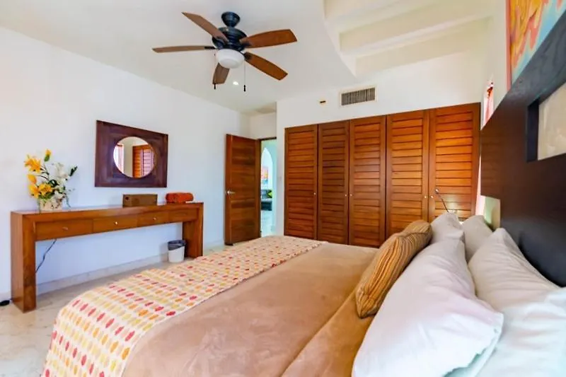 Sea-Front Villa, Isla Mujeres! Stunning Sea Views! Apartment