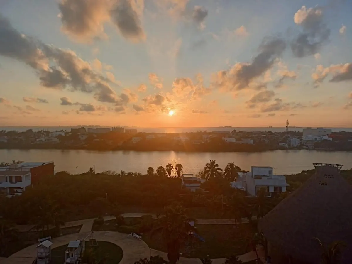 Sea-Front Villa, Isla Mujeres! Stunning Sea Views! Apartment
