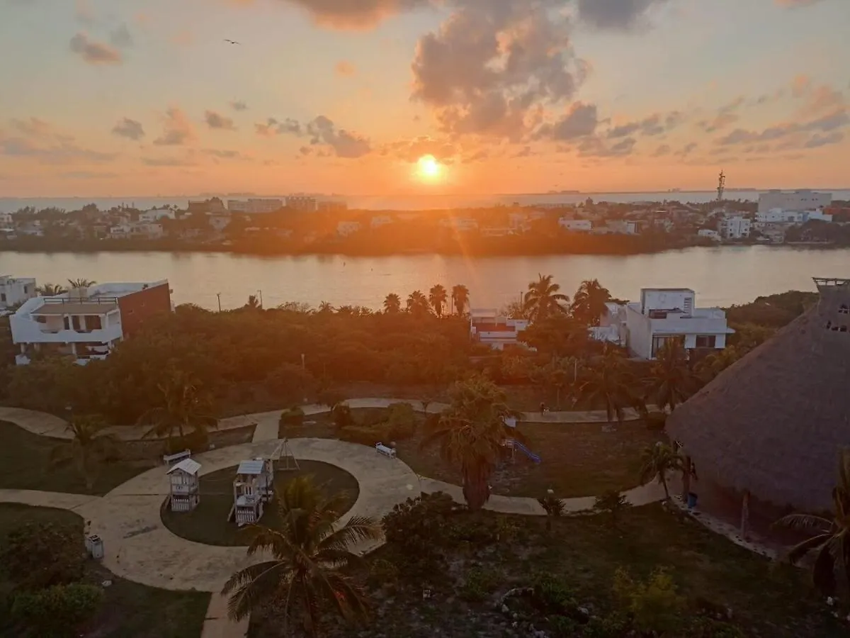 Sea-Front Villa, Isla Mujeres! Stunning Sea Views! Apartment