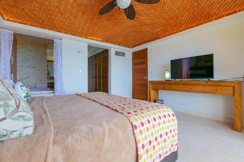 Sea-Front Villa, Isla Mujeres! Stunning Sea Views! 0*,